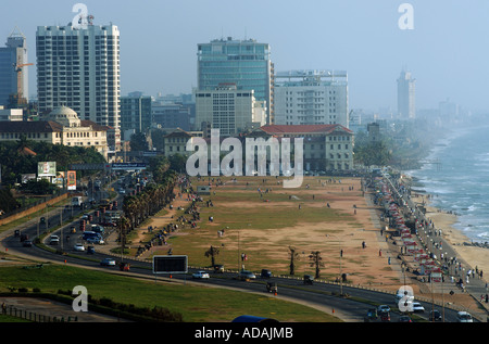 Colombo il Galle Face Green con vista sulla spiaggia e il Galle Face Hotel Foto Stock