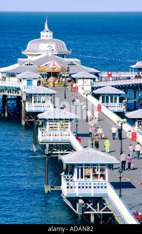 Llandudno Pier. Victorian architettura balneare costruito 1871 sulla spiaggia nord della località di villeggiatura di Llandudno, Gwynedd, il Galles del nord, U Foto Stock