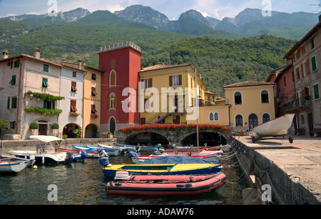 Cassone Porto Malcesine Lago di Garda Italia Foto Stock