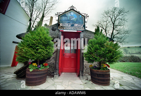 L'Inghilterra del più piccolo Inn. The Smiths bracci in Godmanstone Dorset Foto Stock