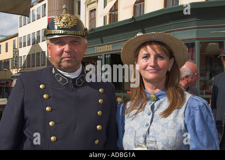 Poliziotto vestito in una vecchia uniforme, Linkoping, Svezia. Foto Stock