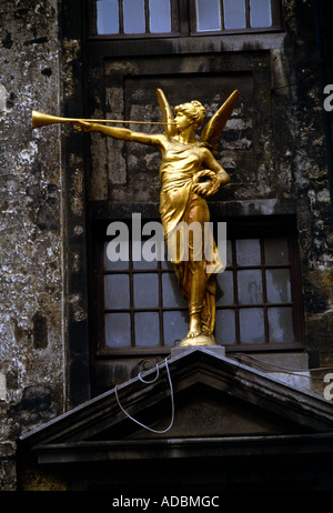 Bruxelles Belgio statuetta d'oro nella Grand Place Foto Stock