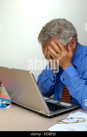 I vecchi proprietari nella disperazione. Foto Stock