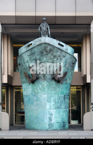 Organizzazione marittima internazionale IMO headquarters building agenzia specializzata delle Nazioni Unite con la scultura di spedizione Lambeth Londra Inghilterra REGNO UNITO Foto Stock