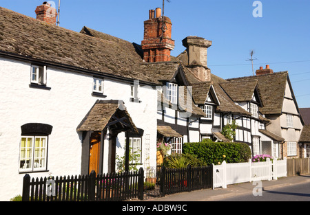 La struttura di legno e di pietra costruito cottages a Eardisley Herefordshire England Regno Unito Foto Stock