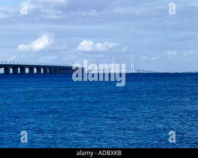 Storebælt Ponte Est tra le isole di Sjælland (Zelanda) e Fyn (Funen), Danimarca. Il collegamento fisso Great Belt è un collegamento fisso multielemento che attraversa Foto Stock