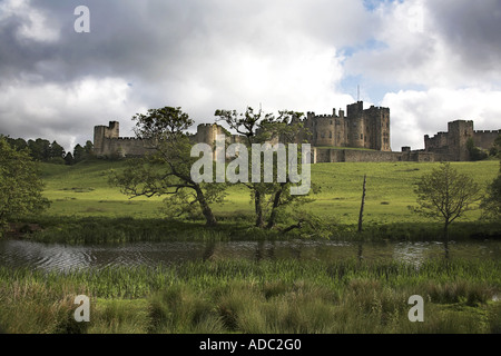 Alnwick Castle Northumberland Inghilterra casa ancestrale della Famiglia Percy Foto Stock
