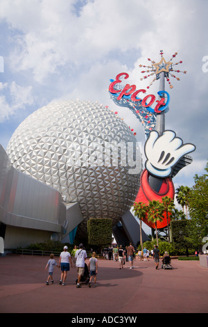 Gli ospiti in partenza Epcot Center presso il Walt Disney World in Kissimmee Florida Foto Stock