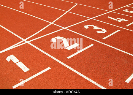 Esecuzione di un corso di stadium Tartanbahn Start Foto Stock