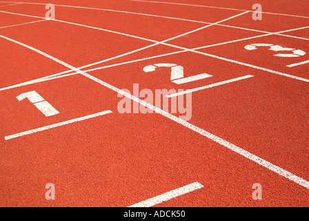 Esecuzione di un corso di stadium Tartanbahn Start Foto Stock