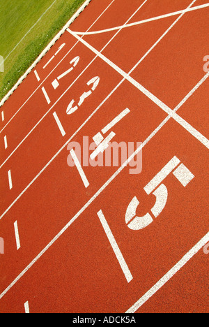 Esecuzione di un corso di stadium Tartanbahn Start Foto Stock