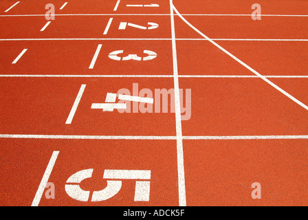 Esecuzione di un corso di stadium Tartanbahn Start Foto Stock