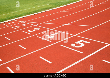 Esecuzione di un corso di stadium Tartanbahn Start Foto Stock