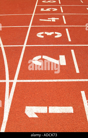 Esecuzione di un corso di stadium Tartanbahn Start Foto Stock