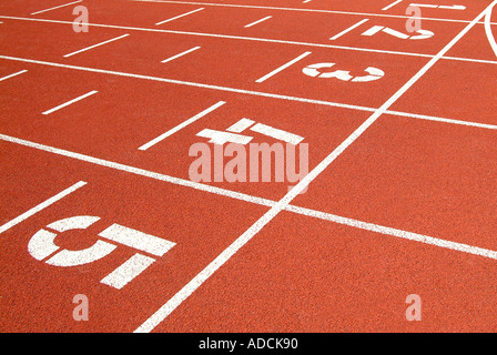 Esecuzione di un corso di stadium Tartanbahn Start Foto Stock