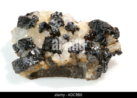 Sfalerite minerali, piccoli jet-nero cristalli scintillanti seduta su di un letto di jemmy cristalli al quarzo, Rampgill miniera, Nenthead, Cumbria, Inghilterra Foto Stock