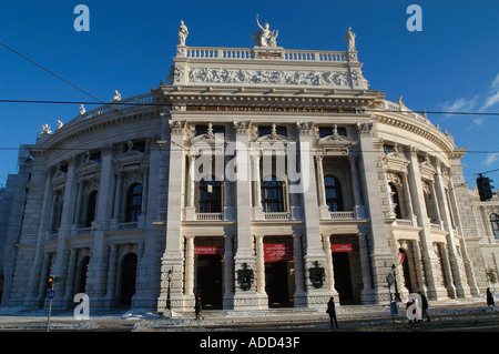 Teatro Burgtheater di Vienna in inverno Foto Stock