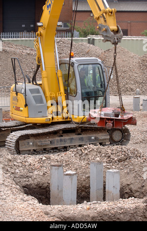 GROUNDWORKS AL KINGSHOLM IN PREPARAZIONE PER LA COSTRUZIONE DI GLOUCESTER RUGBYS NEW SOUTH STAND Maggio 2007 Foto Stock