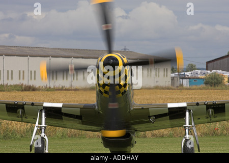 North American P-51D Mustang G-MSTG 414419 LH-F 'Janey " close-up di naso in rullaggio a Breighton Airfield Foto Stock