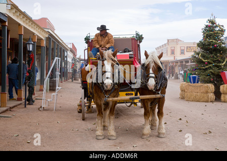 Cavallo e Carrozza sulla strada principale di lapide, Arizona Foto Stock