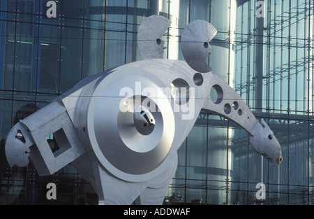 La scultura di un cavallo nella parte anteriore dei supporti di stampa Academy Heidelberger Druckmaschinen a Heidelberg Germania Foto Stock