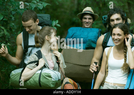 Gruppo di deserto camper trasporto di attrezzature Foto Stock