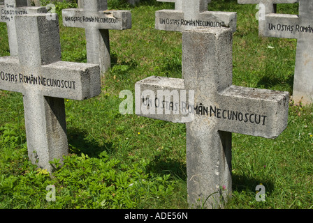 Sinaia, Transilvania, Romania. Tombe di soldati ignoti nel cimitero militare Foto Stock