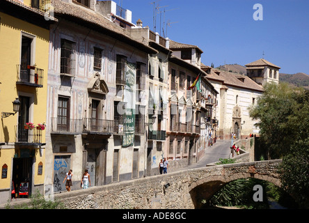 Vista dei caratteristici edifici Granada Andalusia Andalucía España Spagna Iberia Europa Foto Stock
