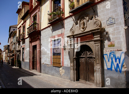 Vista dei caratteristici edifici Granada Andalusia Andalucía España Spagna Iberia Europa Foto Stock