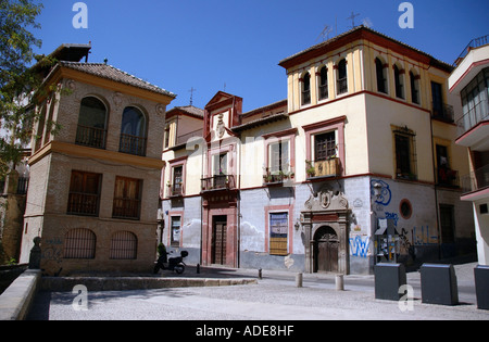 Vista dei caratteristici edifici Granada Andalusia Andalucía España Spagna Iberia Europa Foto Stock
