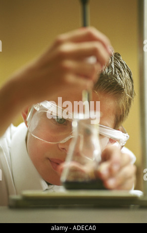 Lezione di chimica a St Augustine's school in Redditch WORCESTERSHIRE REGNO UNITO Foto Stock