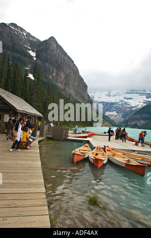 Noleggio di canoe presso il Lago Louise 2 Foto Stock