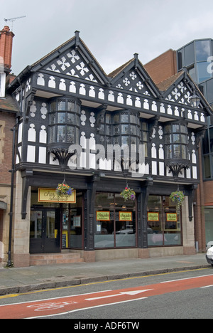 Graticcio in stile Tudor edificio in Northgate Street nella città storica di Chester Foto Stock