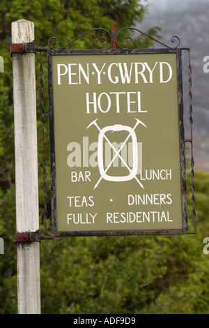 Pen Y Gwryd Hotel vicino a Llanberis Gwynedd 1953 Everest expedition utilizzata come una base quando la formazione in Snowdonia North Wales UK Foto Stock