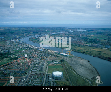 Vista aerea ad est oltre il Fiume Tyne verso Tynemouth, Tyne and Wear, Inghilterra, Regno Unito., negli anni ottanta. Foto Stock