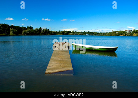 Baia di Töölönlahti nel centro di Helsinki è un rifugio tranquillo Foto Stock