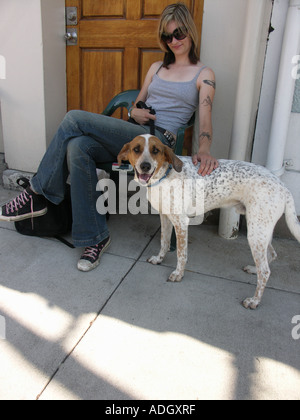 Happy dog e proprietario Foto Stock