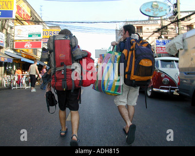 Bacpackers su Khao San Road di Bangkok, Tailandia. Foto Stock