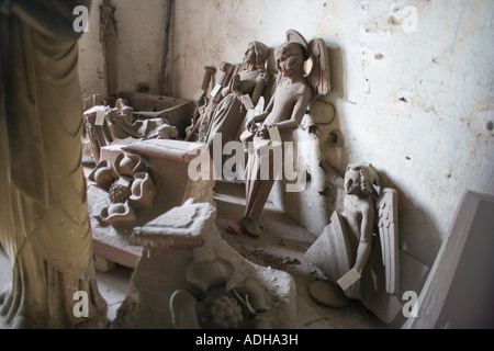 Le statue originali rimosse dalla cattedrale nel lapidarium all'interno di barrage Vauban dam, Strasburgo, Alsazia, Francia Foto Stock