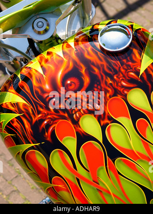 Primo piano della Harley Davidson serbatoio del carburante con speciale aerografo paintjob Breda Paesi Bassi Foto Stock