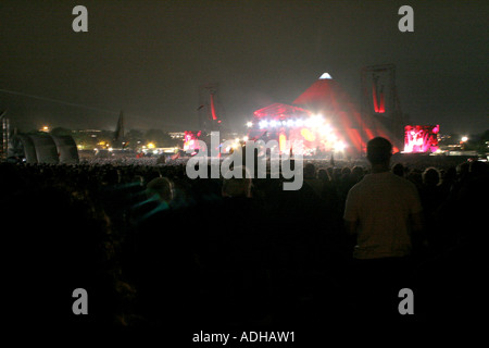 Fase della piramide di notte, Glastonbury Music Festival 2005 Foto Stock