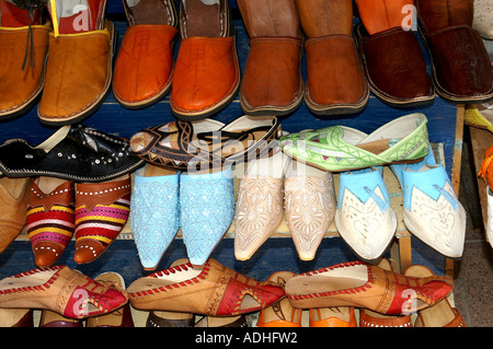 Sandali di cuoio e le calzature in vendita a essaouira marocco Foto Stock
