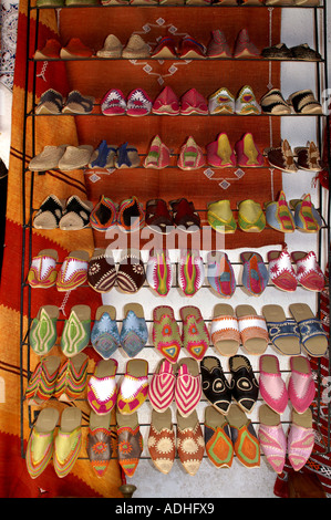 Sandali di cuoio e le calzature in vendita a essaouira marocco Foto Stock