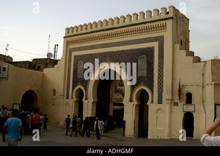 Lato verde di Bab Segma porta monumentale a nord del vecchio Mechouar Fes Marocco Foto Stock