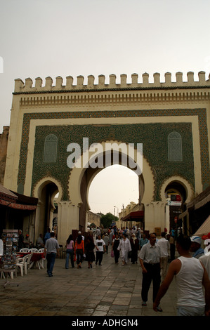 Lato verde di Bab Segma porta monumentale a nord del vecchio Mechouar Fes Marocco Foto Stock