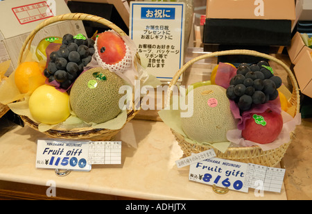 Frutta cesti regalo con Yubari Meloni, Giappone JP Foto Stock