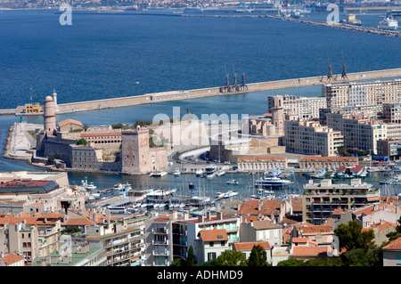 Francia Provence Marseille vista di entrata per Le Vieux Port Porto Vecchio bird s eye Foto Stock