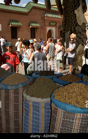 Sacchetti di spezie in vendita a Marrakech marocco Foto Stock