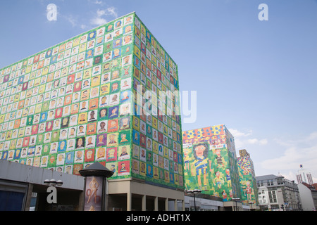 Ritratti coprire i blocchi di appartamenti ristrutturati Bruhl Strasse Leipzig Sassonia Germania Foto Stock