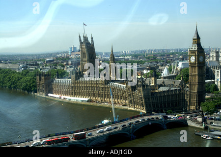 Visione distorta di Case del Parlamento Westminster Bridge di Londra dal London Eye capsule Foto Stock